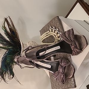 GIBSON 🌟 LATIMER TAWNY Lame' PEWTER Ankle Strap Bow Detail Dress SANDALS sz 8M